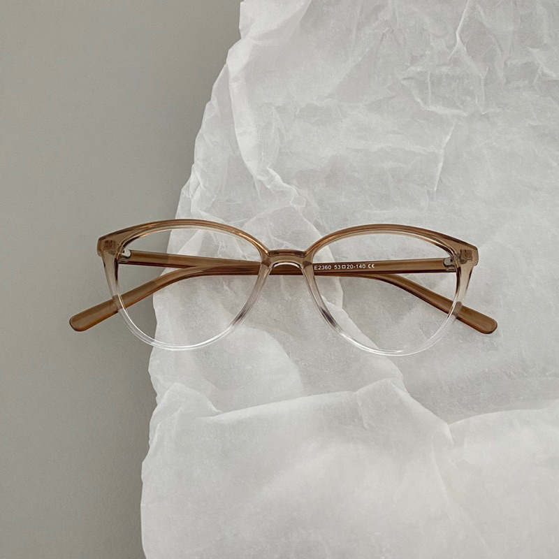 Kính mắt mèo form vừa dễ mang chống tia UV