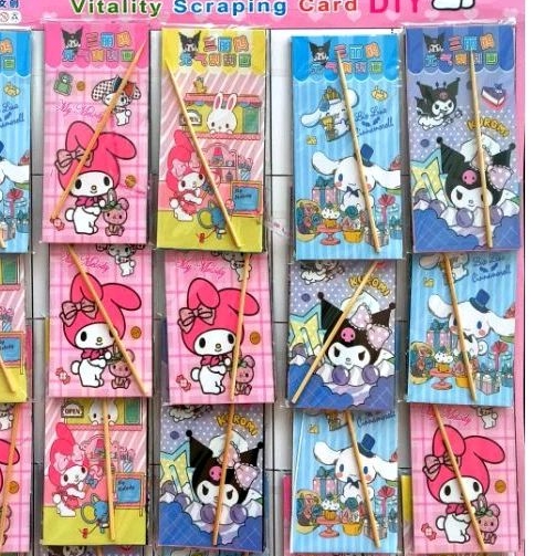 Bìa 20 bộ tranh tăm cào gấu dâu và sarino khám phá bộ 6 tờ