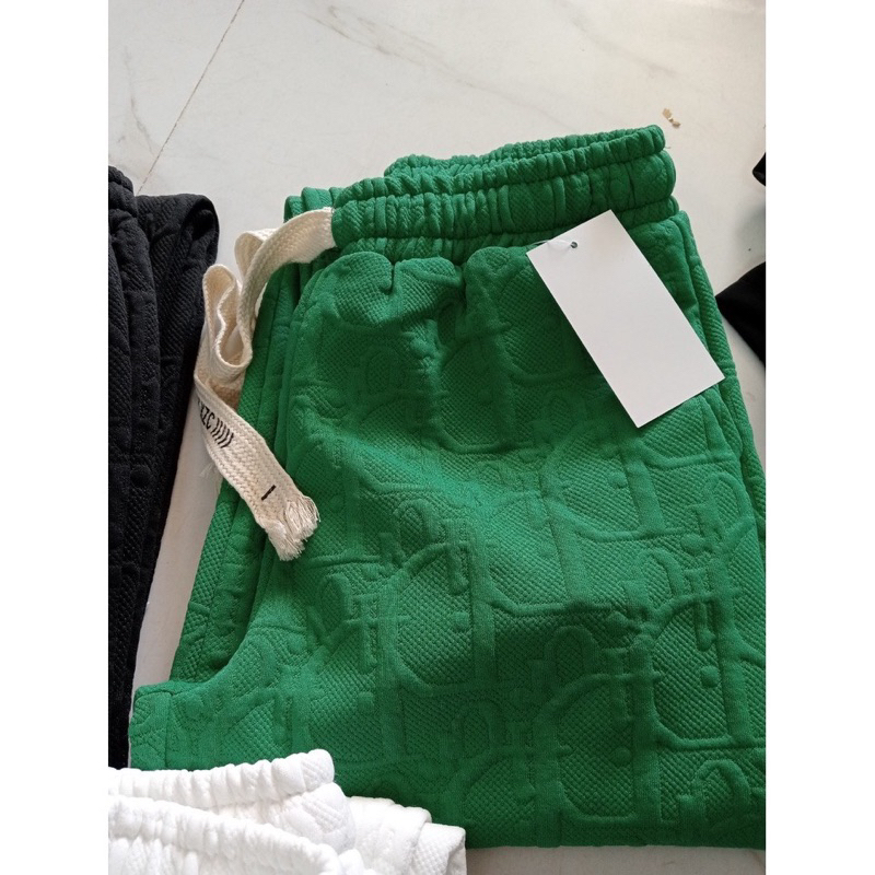 QUẦN ỐNG RỘNG BO GẤU VẢI XỐP RẬP CHỮ NỔI