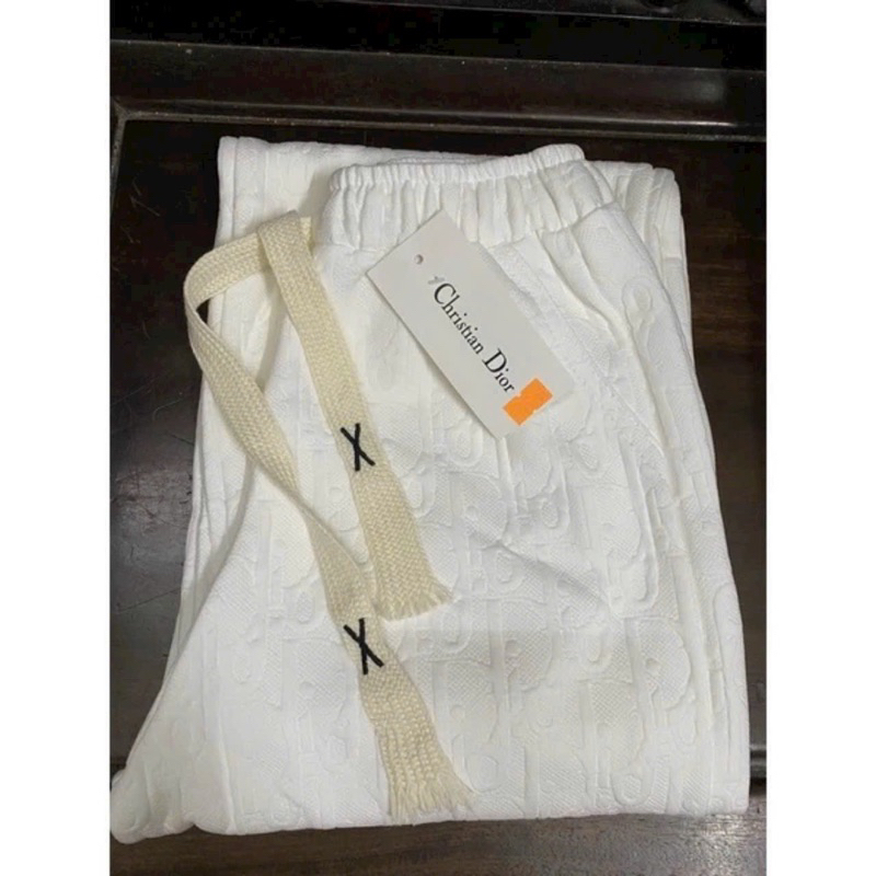 QUẦN ỐNG RỘNG BO GẤU VẢI XỐP RẬP CHỮ NỔI