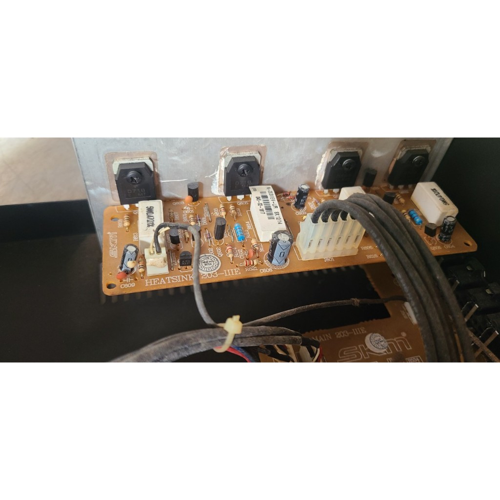 Ampli Arirang , model : PA-203IIIEV , ngoại hình còn khá