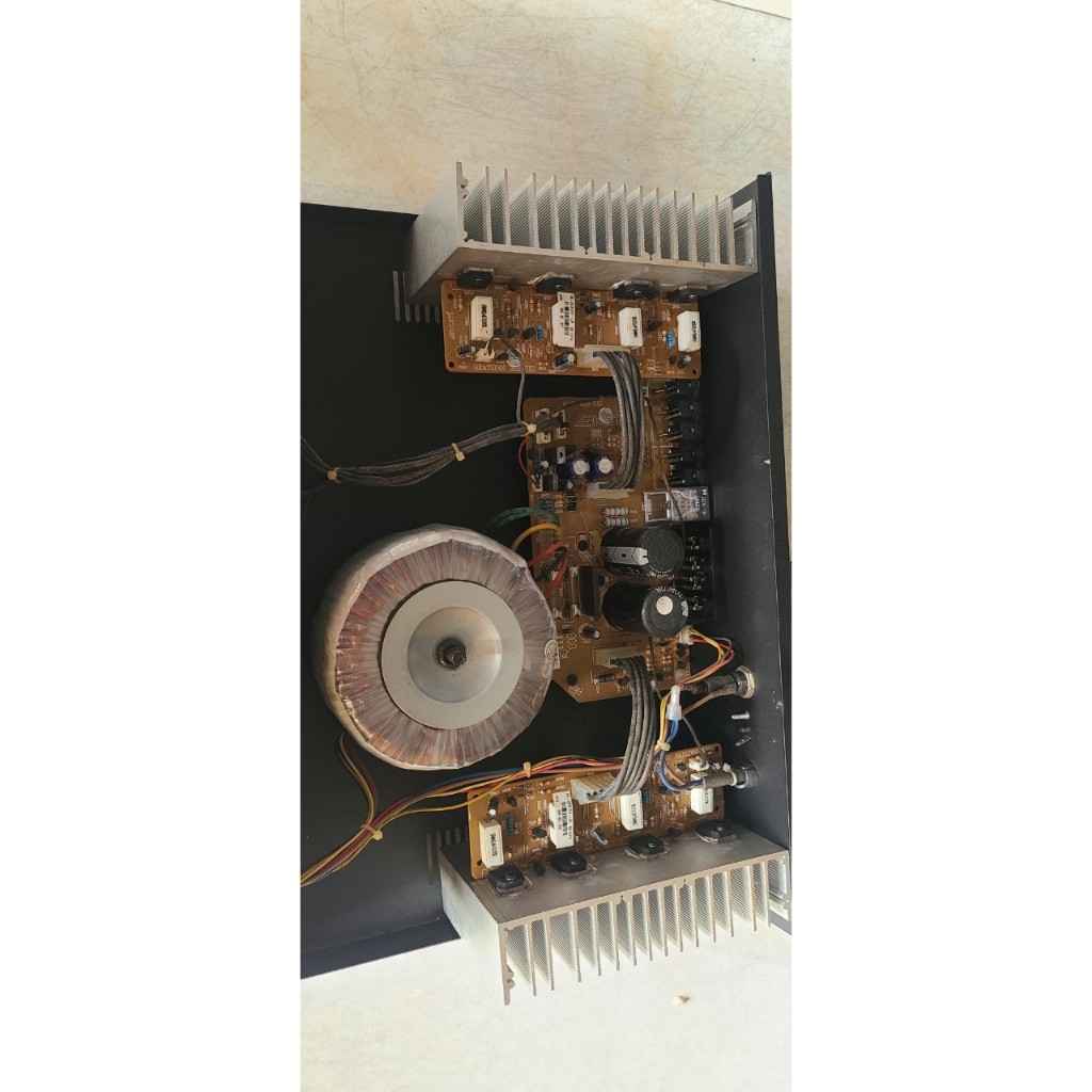 Ampli Arirang , model : PA-203IIIEV , ngoại hình còn khá