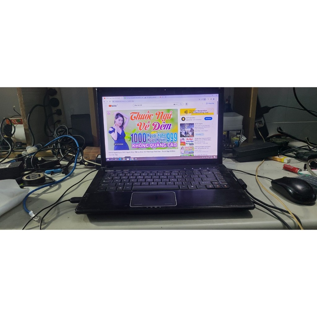 Laptop Lenovo model : 0677  Core i3 màn hình bọt nhẹ , còn chạy bán xác