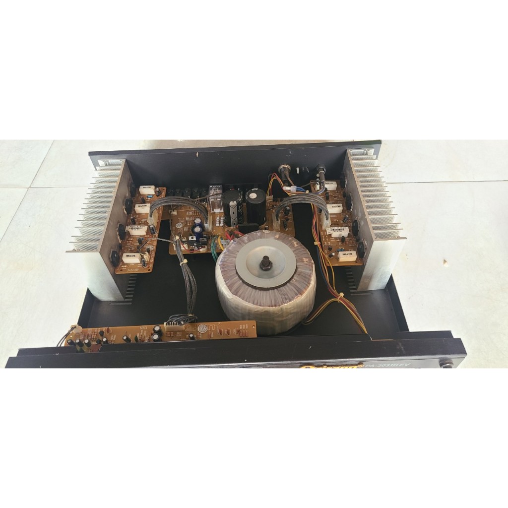 Ampli Arirang , model : PA-203IIIEV , ngoại hình còn khá