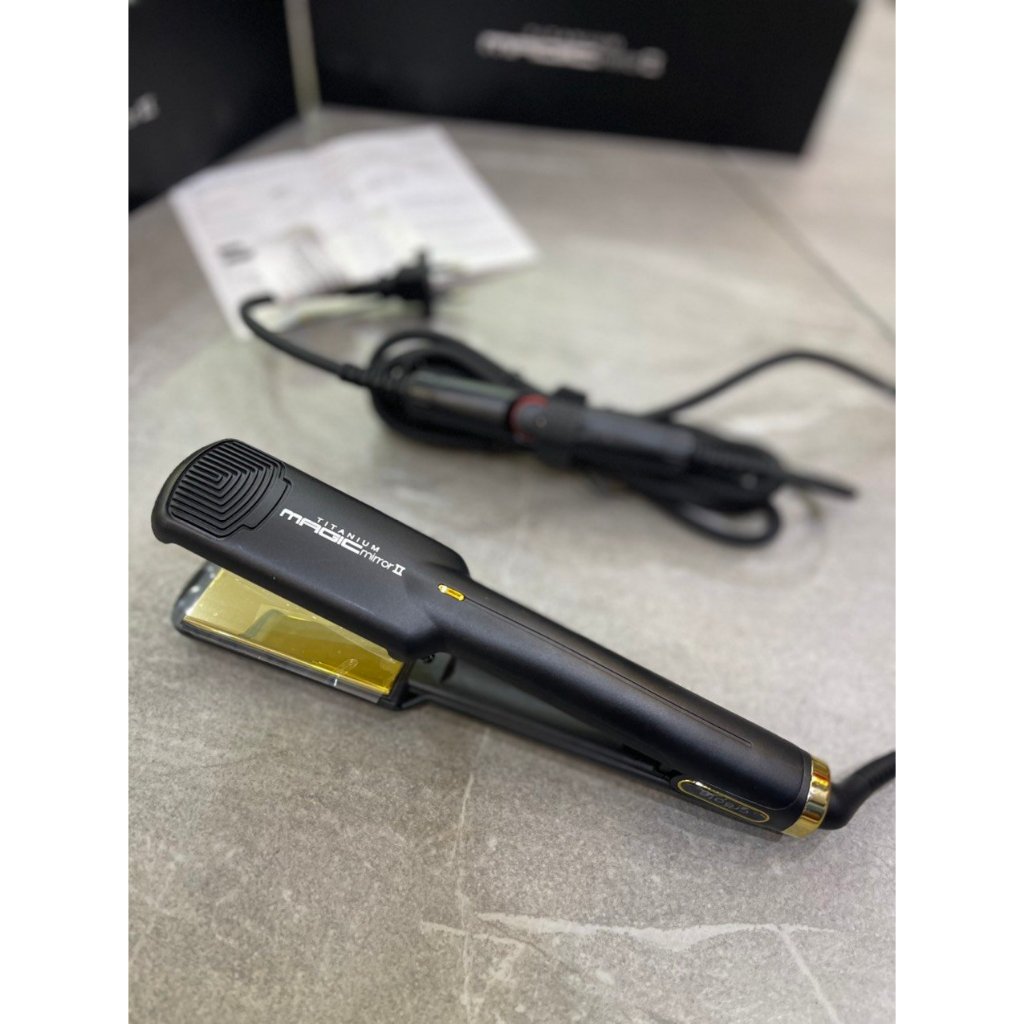 Máy kẹp duỗi tóc không gây rít CHARMVIT TITANIUM