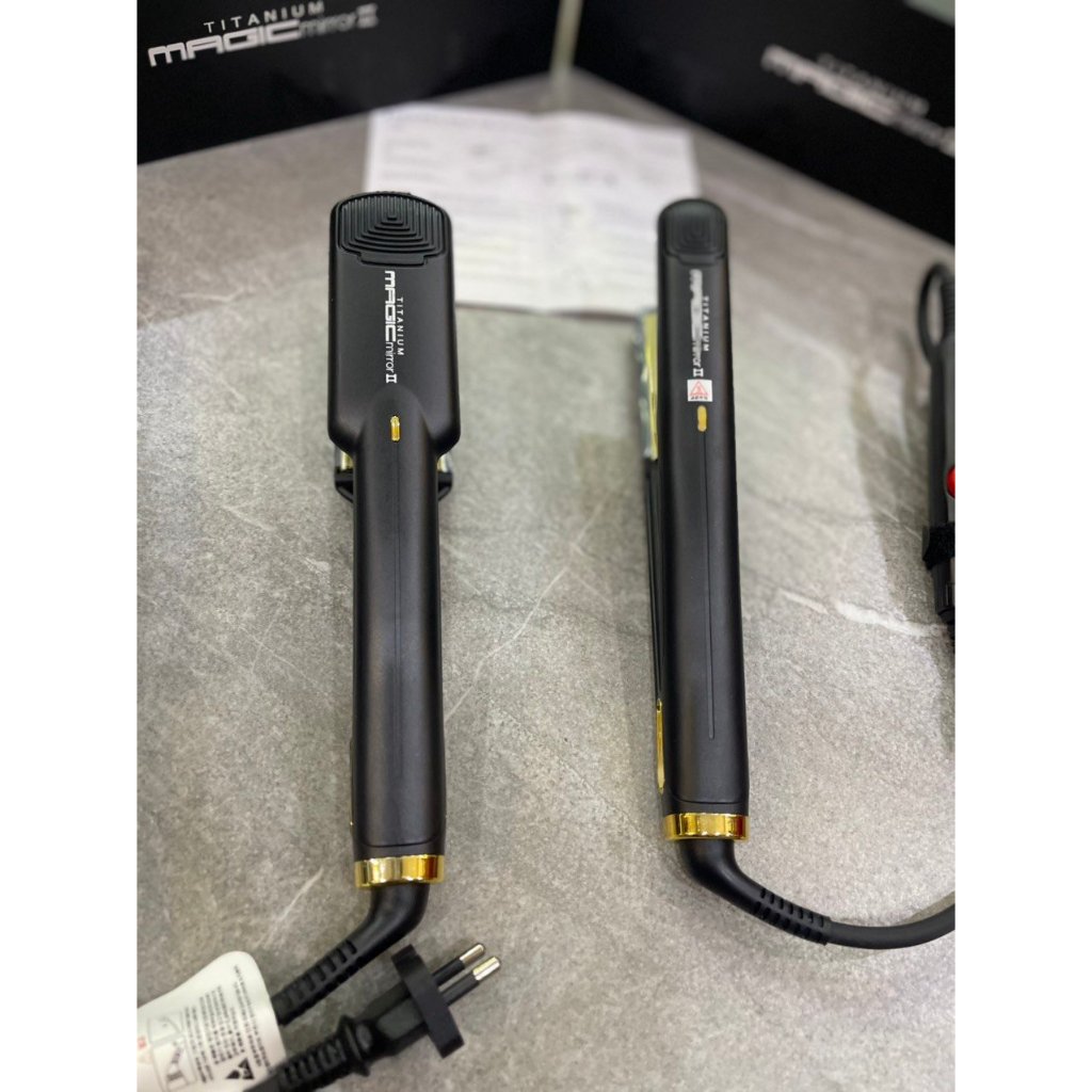 Máy kẹp duỗi tóc không gây rít CHARMVIT TITANIUM