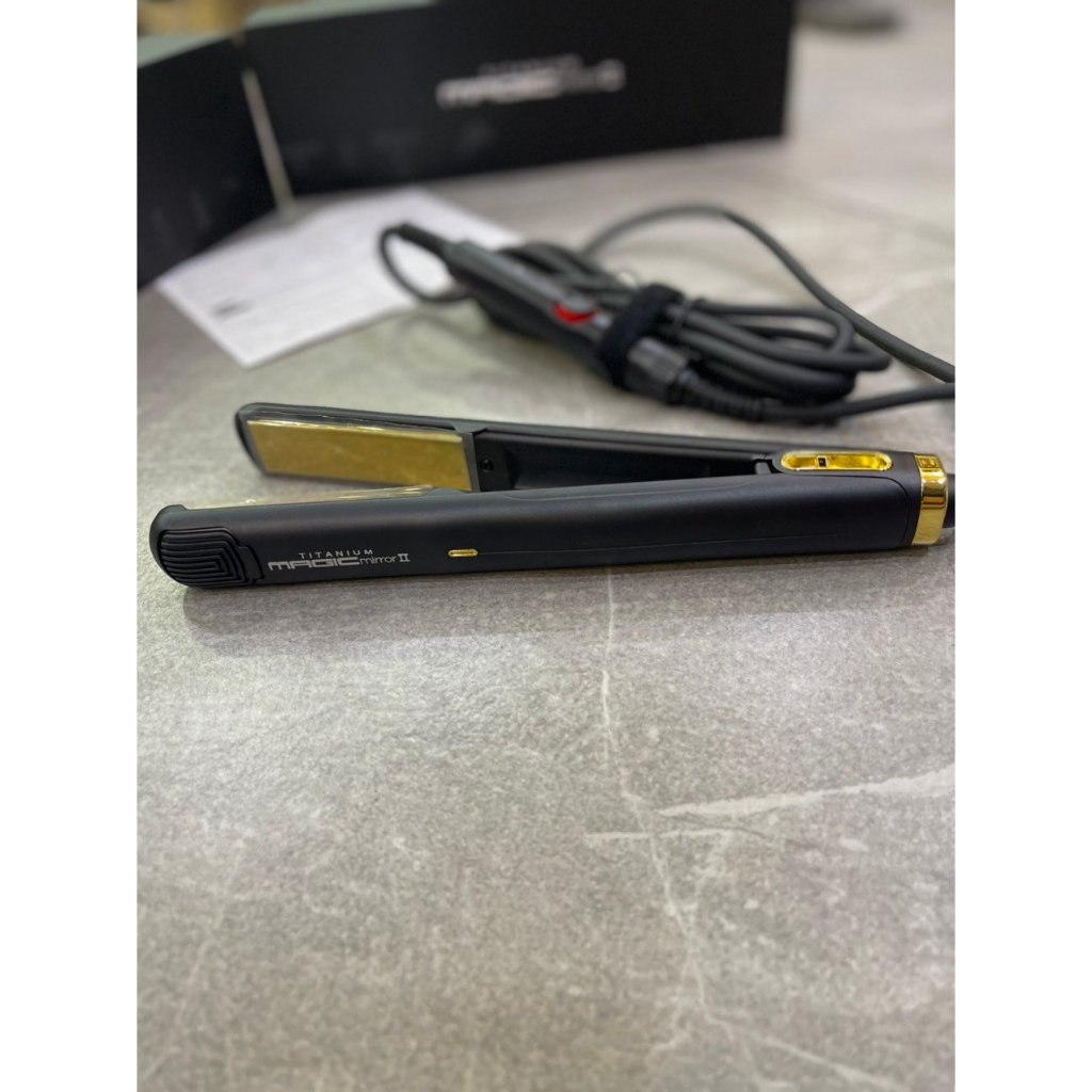 Máy kẹp duỗi tóc không gây rít CHARMVIT TITANIUM