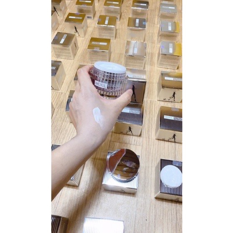 Kem tươi nâng tone da Hàn Quốc Moyol Real Bling Blanc Tone Up Cream 50ML