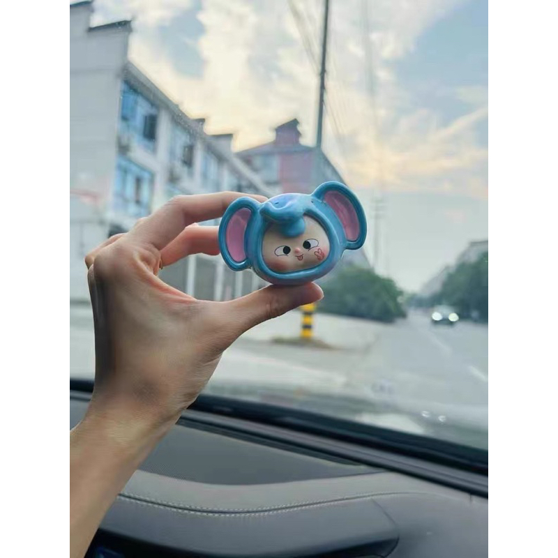 Bé 3 tuổi& anh trai bé mô hình trưng bày