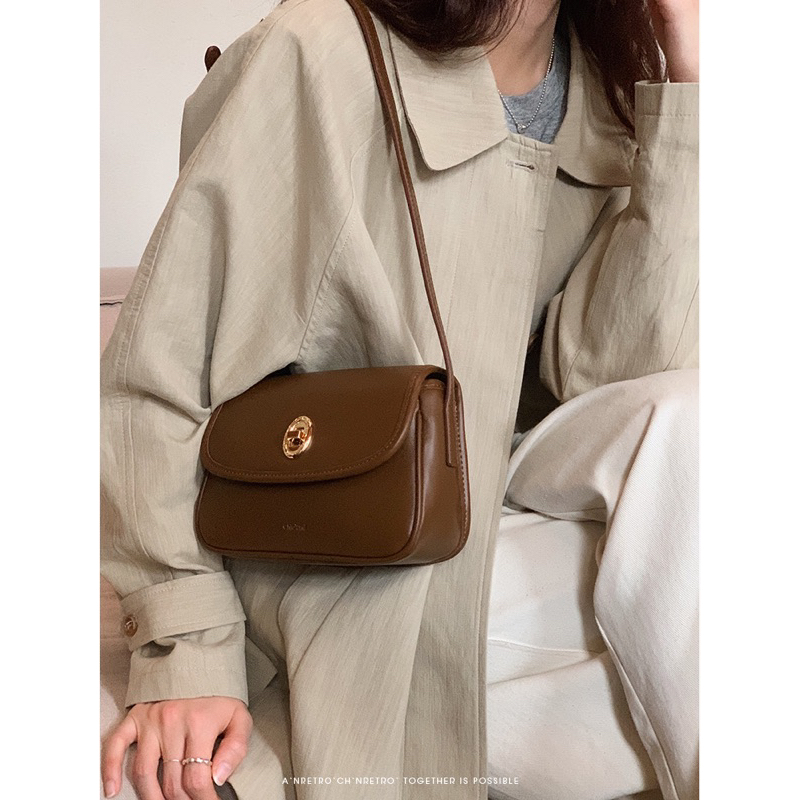 Túi xách nữ Chio2nd bằng da màu nâu đơn giản