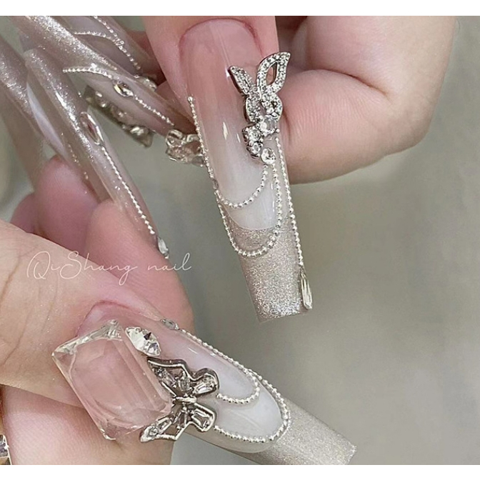 LẺ 1 CÁI CHARM CÁC MÃ CHARM MỚI NHÉ A