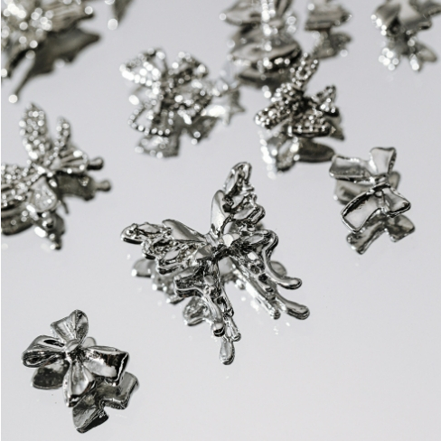 LẺ 1 CÁI CHARM CÁC MÃ CHARM MỚI NHÉ A