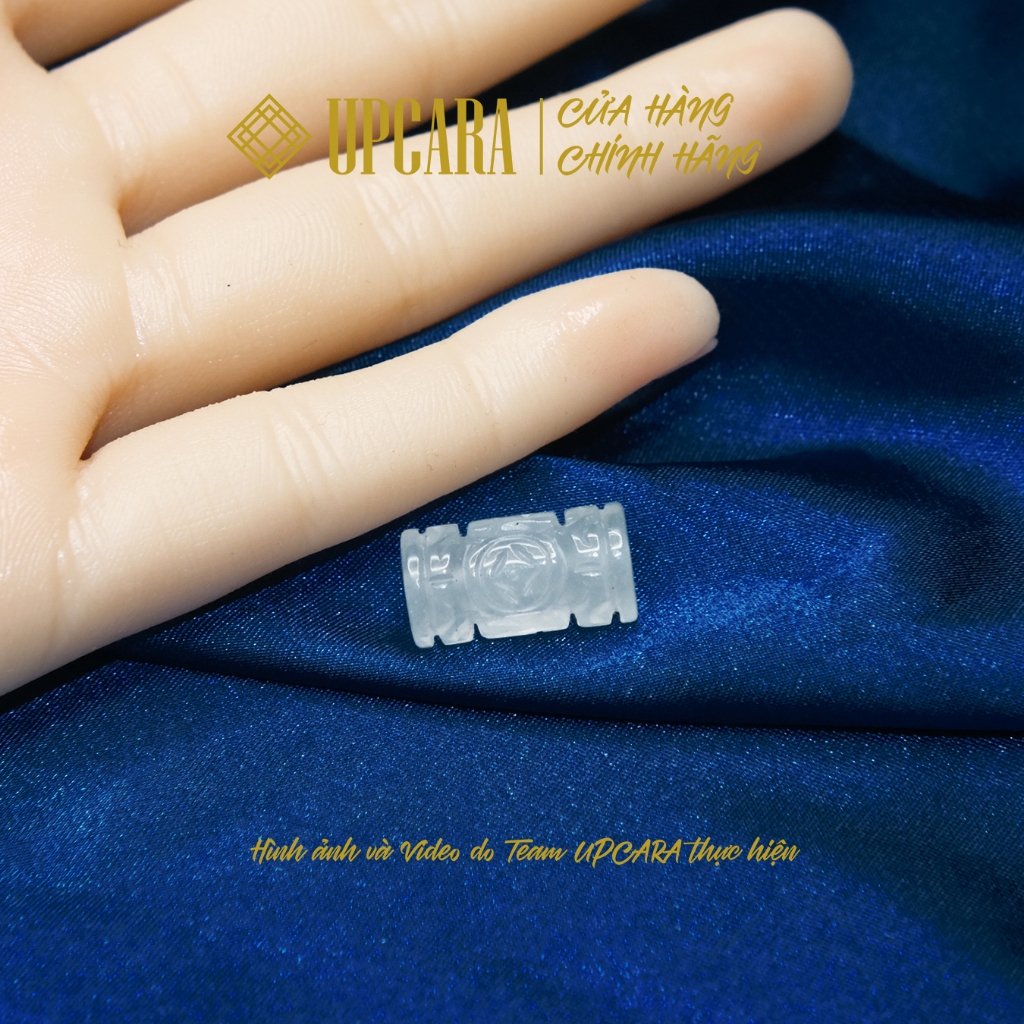 Lu thống xỏ vòng tay chất liệu camthach trắng chạm may mắn UPCARA