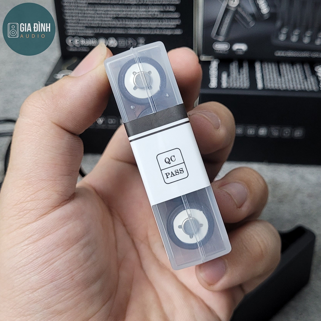 Pin sạc AA + Dock 4 pin Dbacoustic C4000L - Chính Hãng