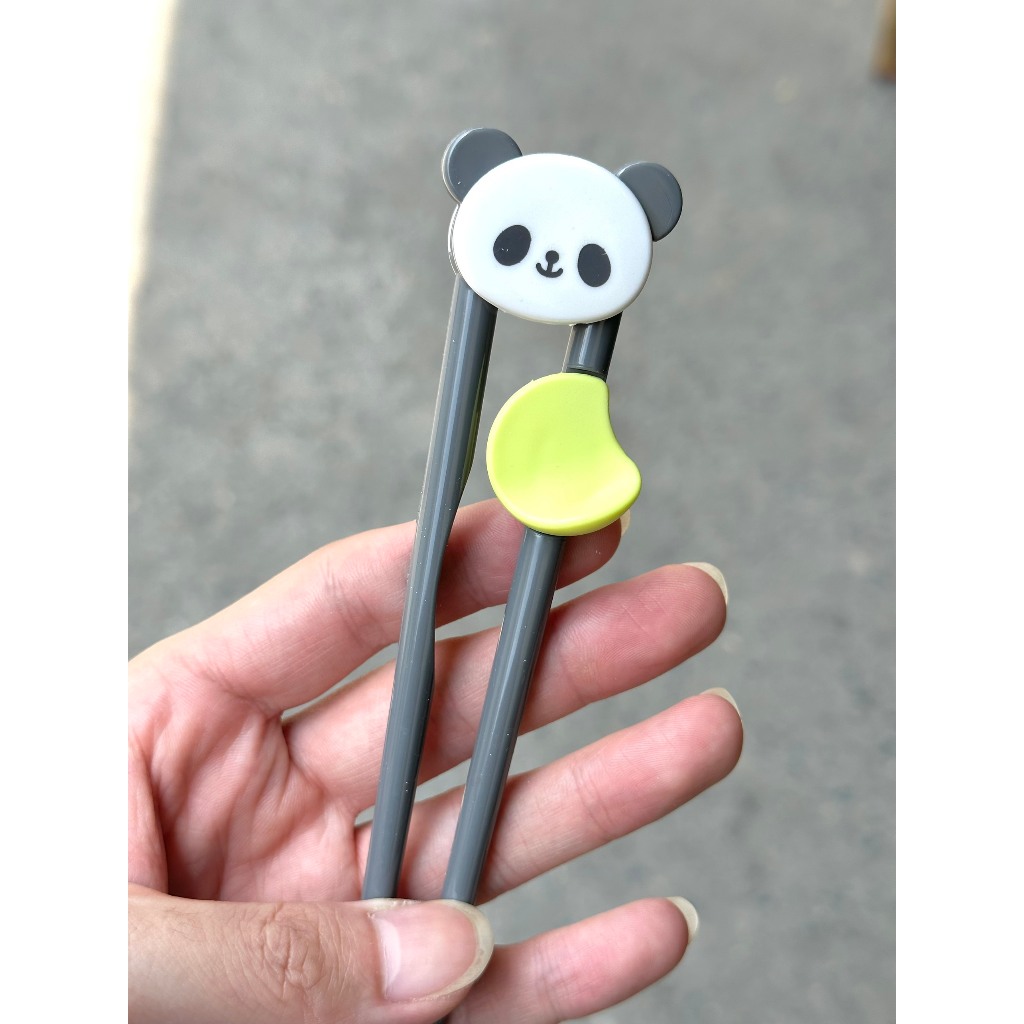 Đũa nhựa tập ăn dặm hình Gấu Trúc cho bé