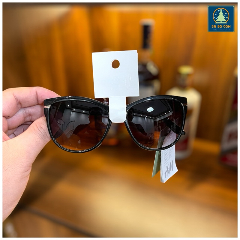 Kính râm nữ HM US Tuyệt đẹp, có bill và mail mua hàng tại web hãng, tặng kèm hộp và khăn