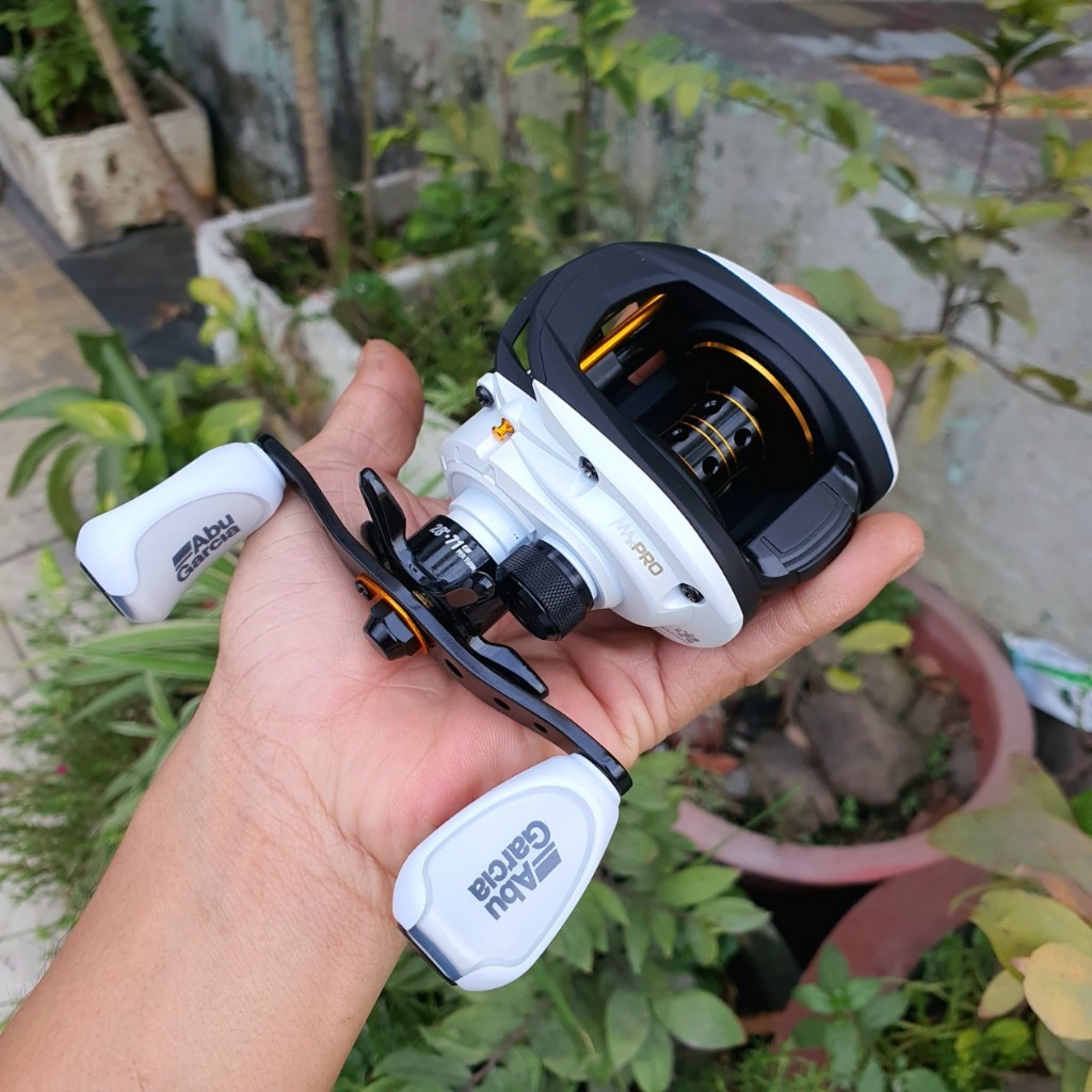 máy câu ngang Abu Garcia Max4 Pro - chuyên câu lure - tay quay bên trái