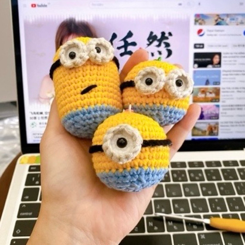 Moc khoá Minion tròn len