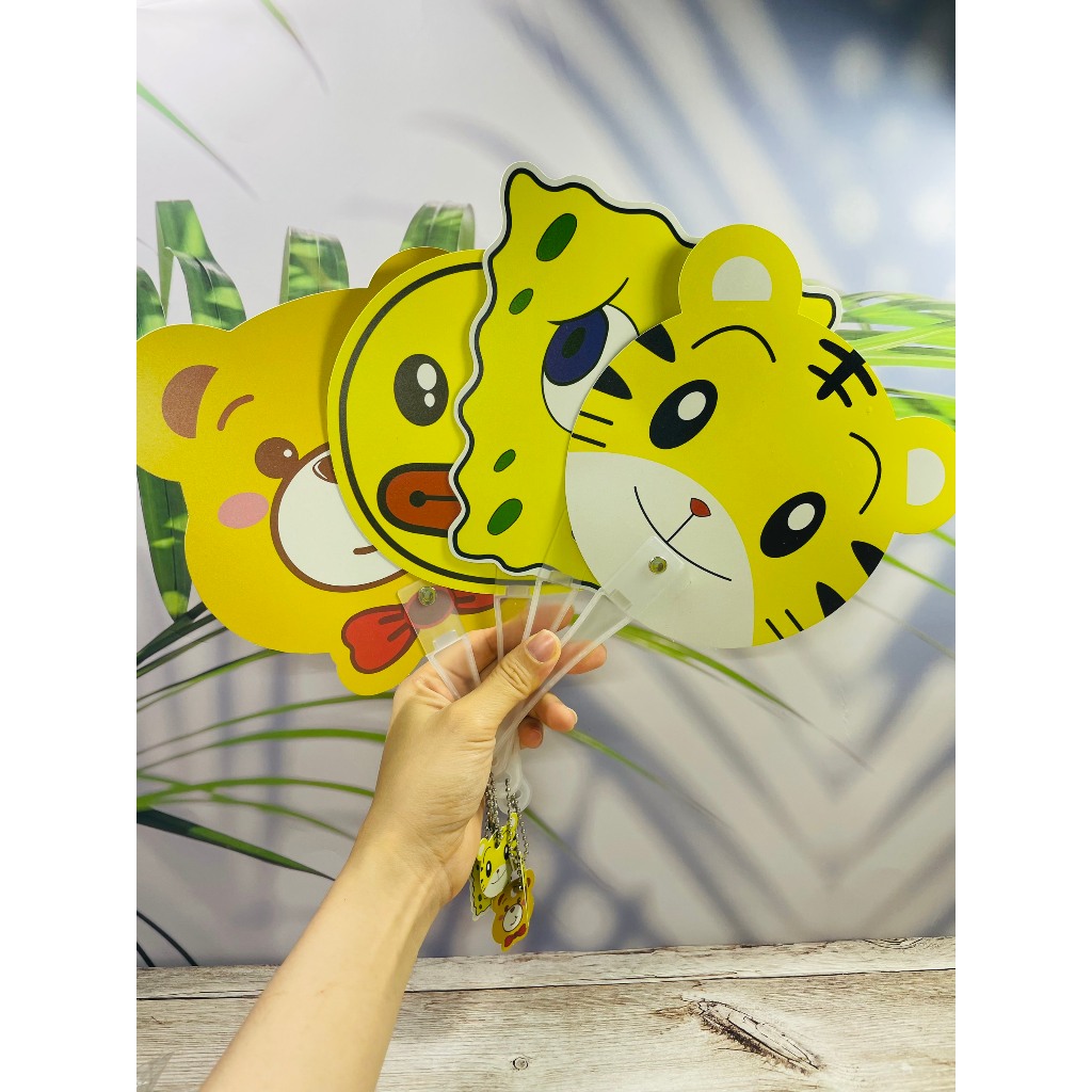 Quạt Cầm Tay Gấu Dâu, Quạt Nhựa Cầm Tay Hoạt Hình Dễ Thương, Quạt Black Pink, Quạt Mo Thơm, Quạt Đôrêmon