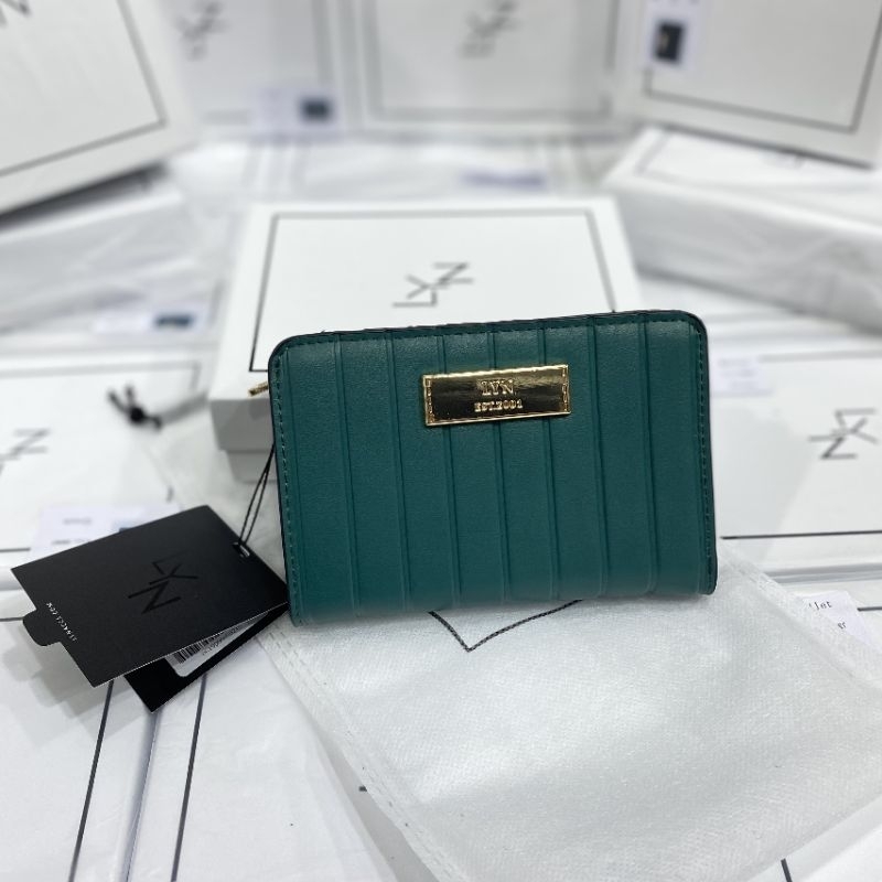 VÍ LYN CHẦN NGẮN