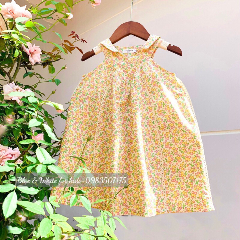 Đầm bé gái Laura yếm cổ lá sen chéo, 2 màu vàng mơ và tím hồng, chất thô cotton thoáng mát a