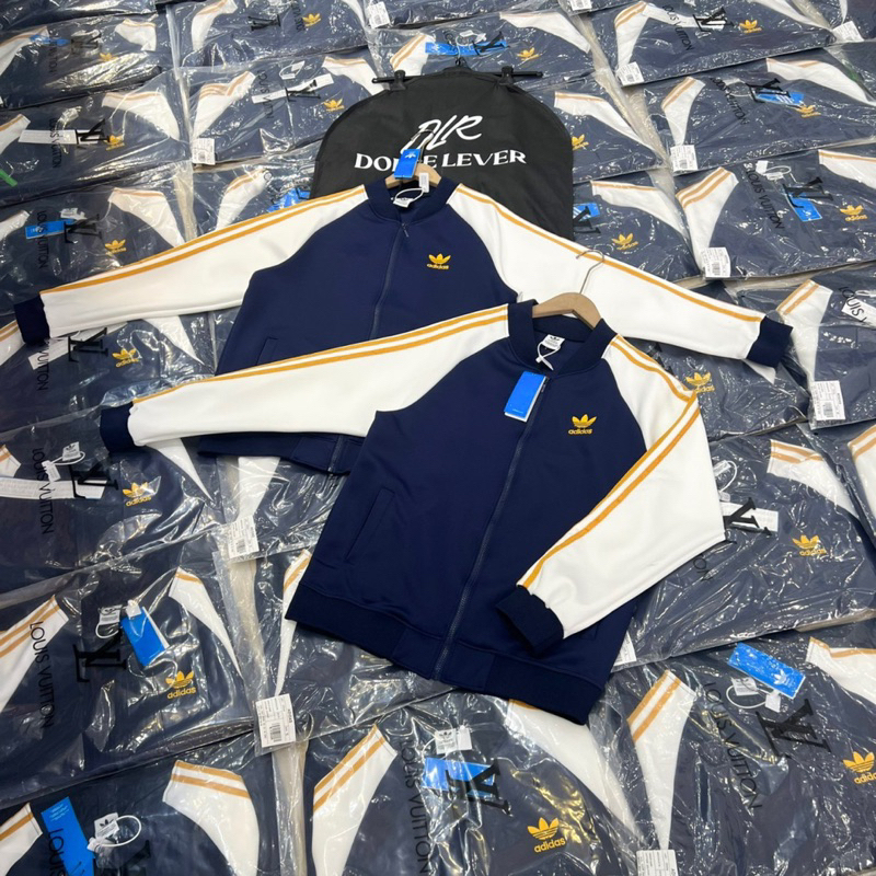 Áo Khoác Adidass phối tay kẻ vàng, Áo Khoác Adidas Gucci Nam Nữ Hotrend Dày Dặn Kiểu Dáng Unisex Nam Nữ chất Poly chuẩn