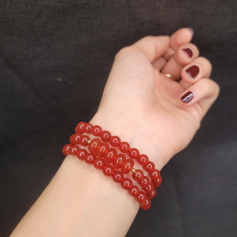 Q572 Chuỗi 3v Agate đỏ mix ngũ điếu Agate đỏ và charm bi vàng - Phong Thủy TUDO