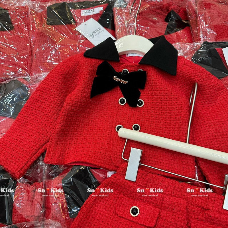 Set váy dạ đỏ nơ đen bé gái