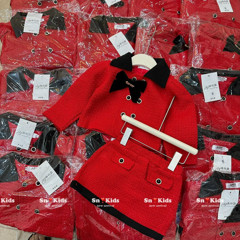 Set váy dạ đỏ nơ đen bé gái