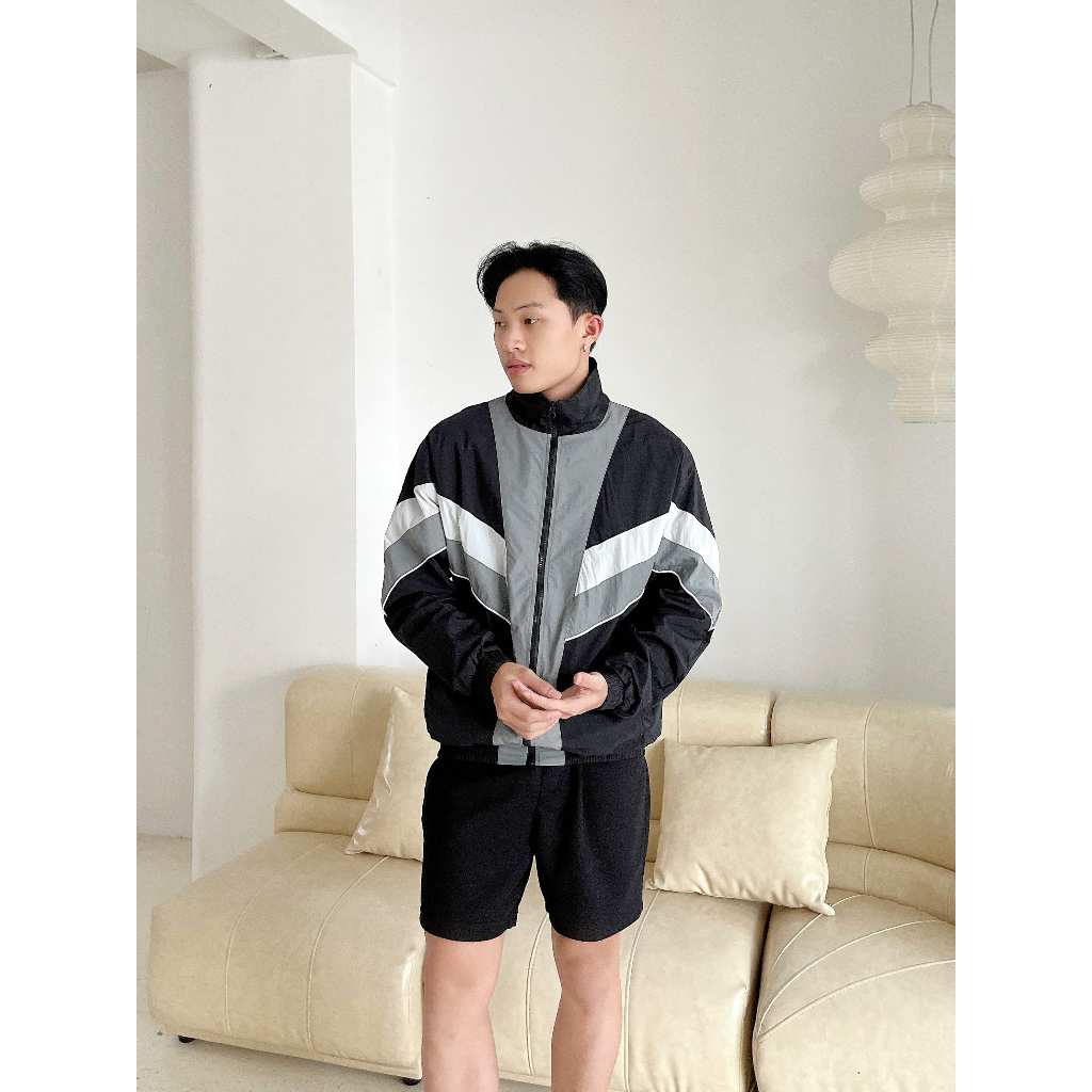 Áo khoác dù phom rộng unisex 4 CAPMAN màu đen phối xám