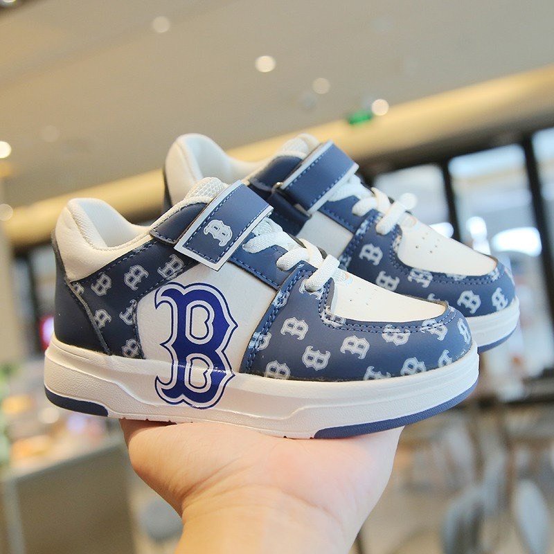 Giày thể thao bé trai in chữ B mã V816