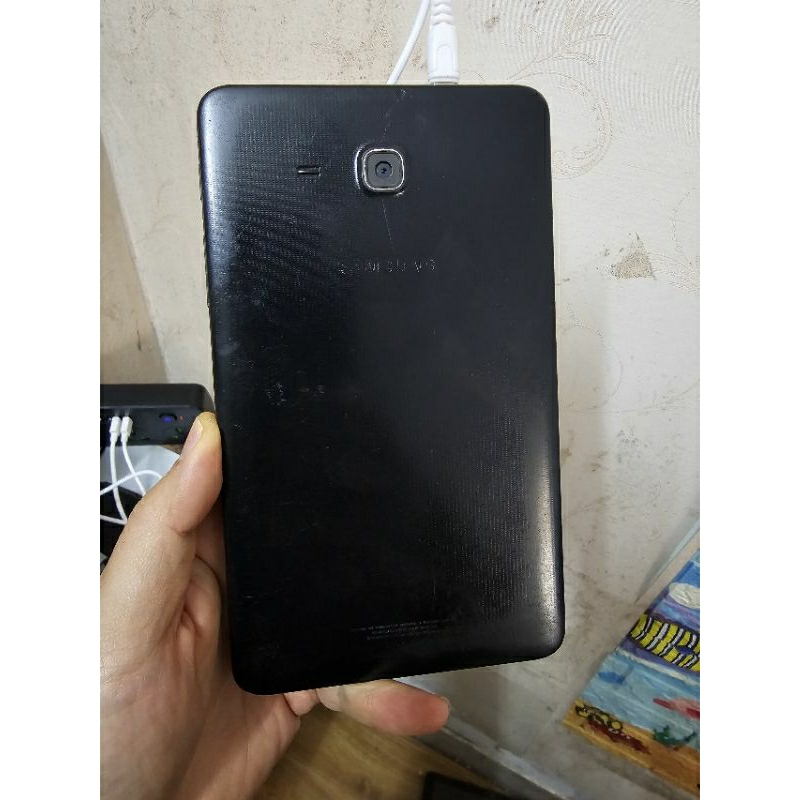 Samsung Tab 7 inch T285 , vỡ màn nhg kính cảm ứng vẫn còn