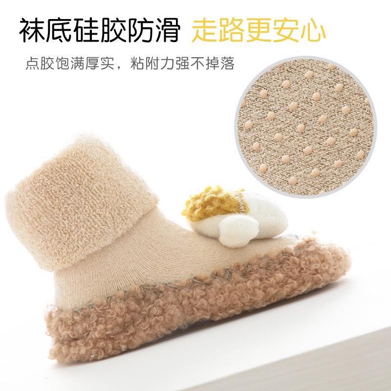 Giày tất tập đi lông xù cho bé có chống trơn trượt