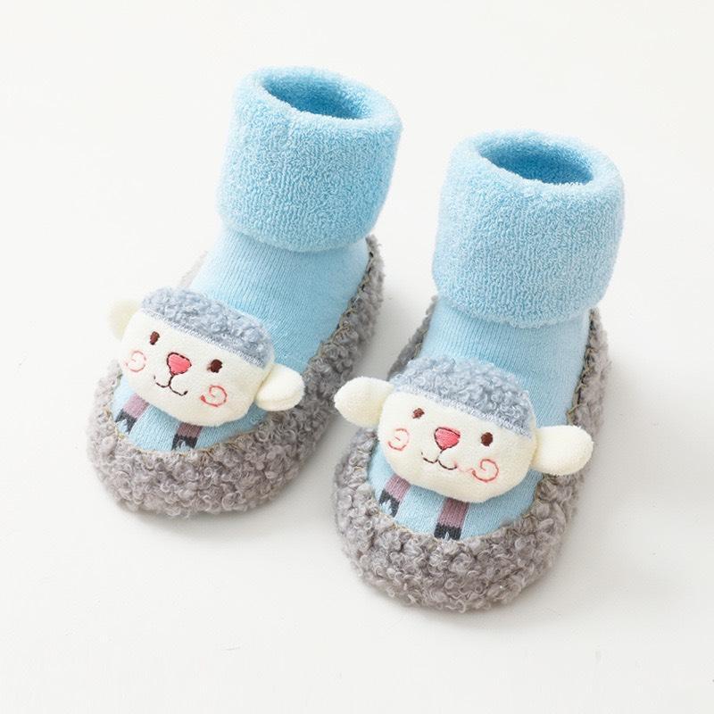 Giày tất tập đi lông xù cho bé có chống trơn trượt