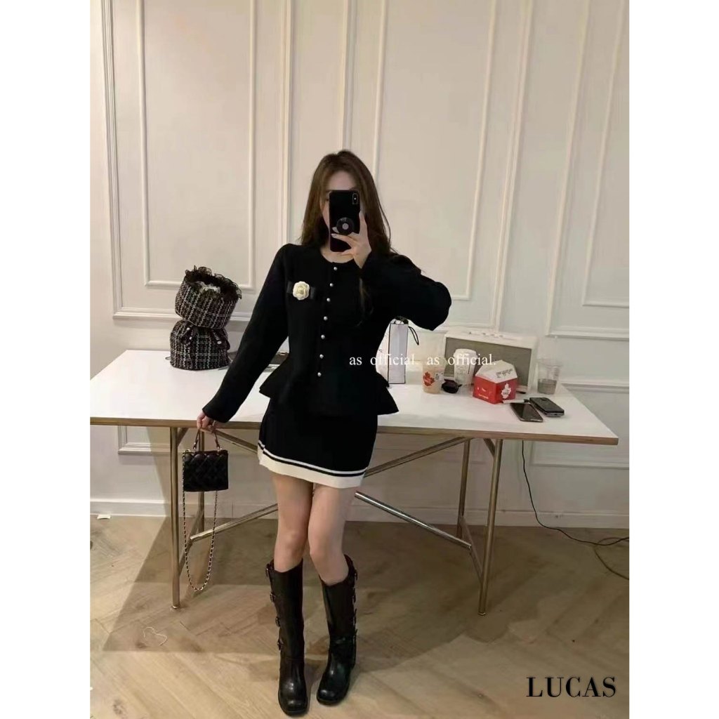 Váy set len: áo cổ tròn tay dài tag hoa cài gấu áo xòe, chân váy a ngắn