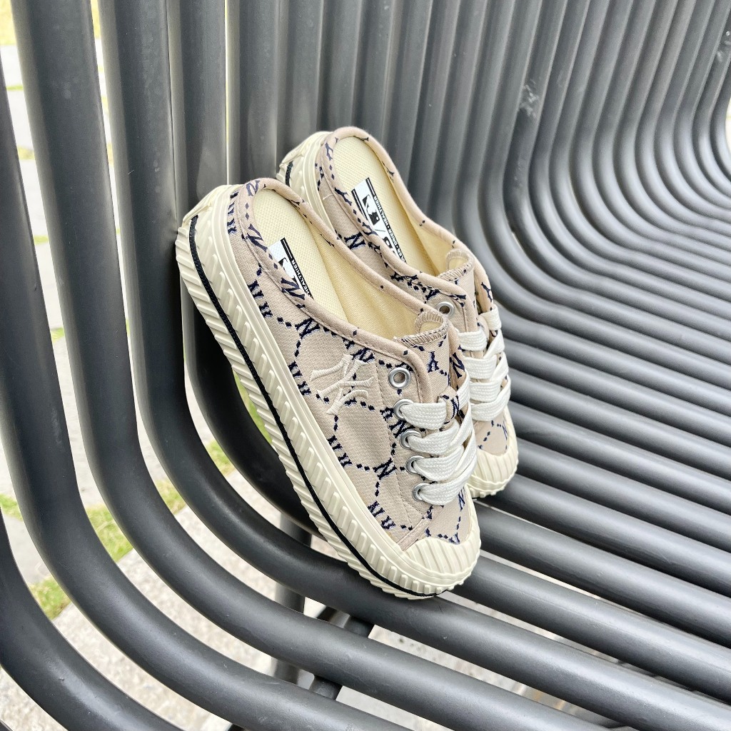 Giày MLB Playball Origin Mule Monogram màu nâu chính hãng, sục MLB đạp gót logo NY