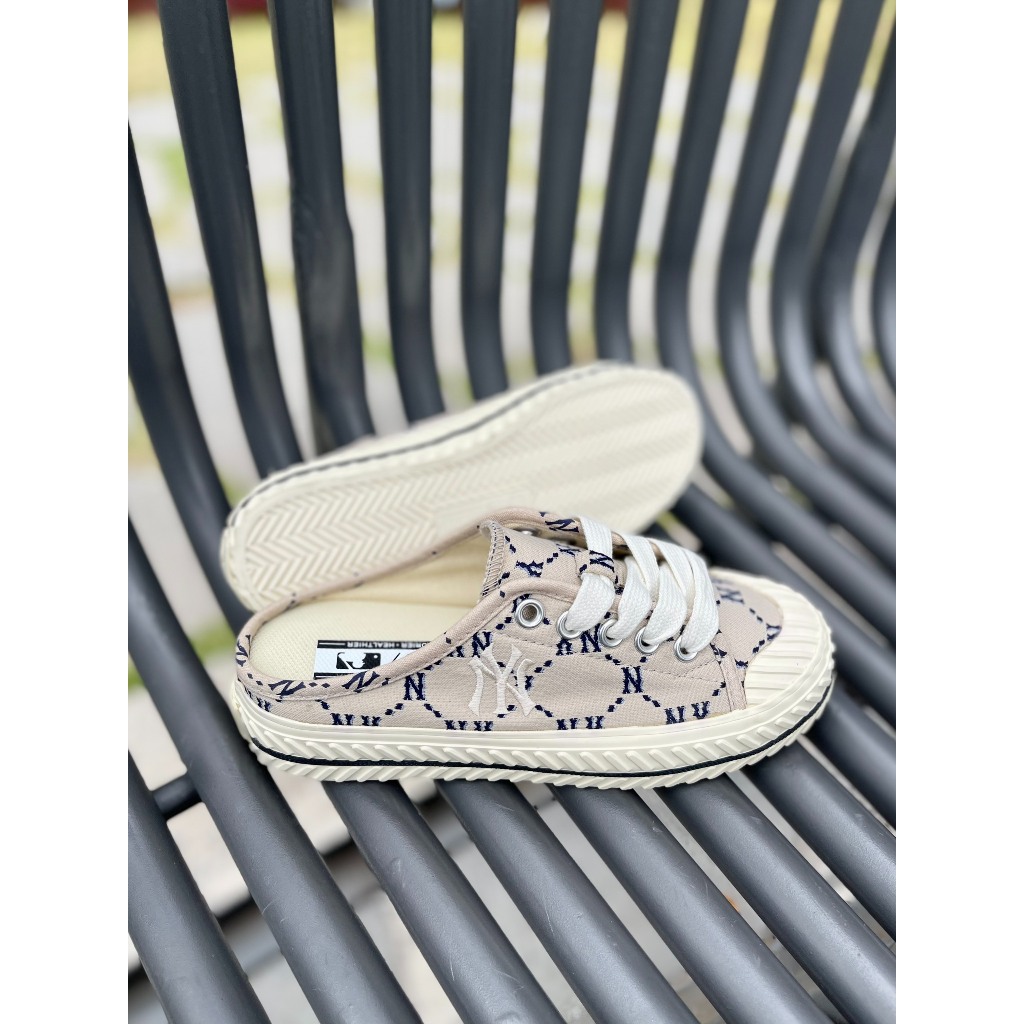 Giày MLB Playball Origin Mule Monogram màu nâu chính hãng, sục MLB đạp gót logo NY