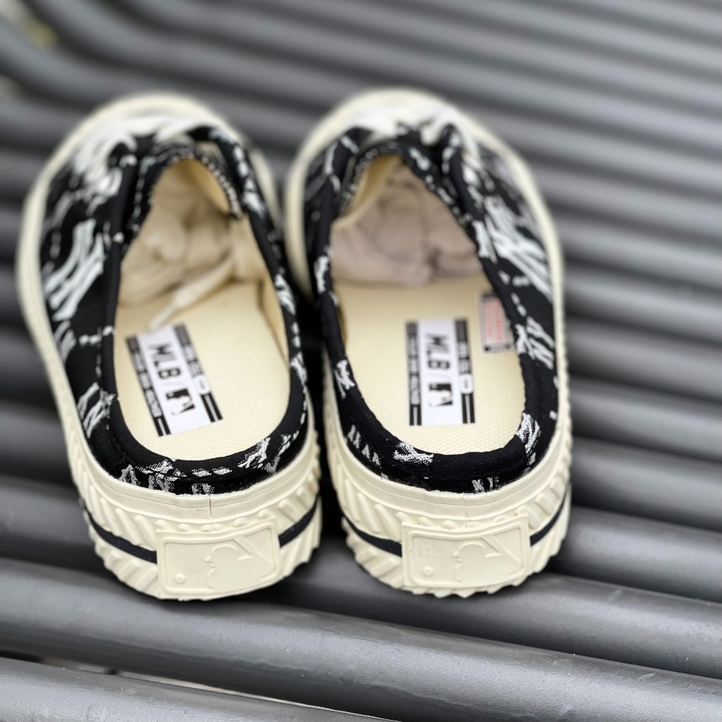 Giày MLB Playball Origin Mule Monogram chính hãng, sục MLB logo NY thêu họa tiết monogram