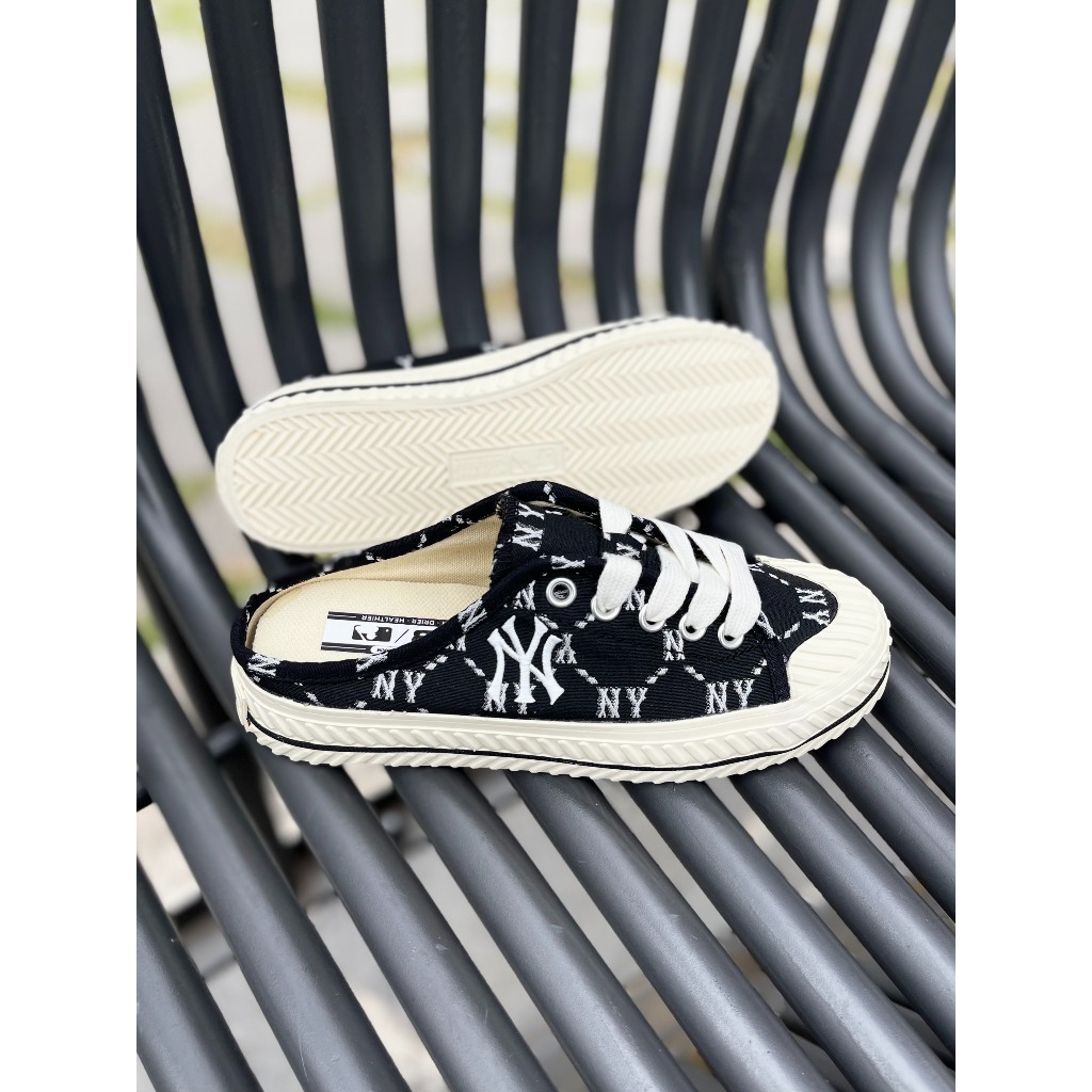 Giày MLB Playball Origin Mule Monogram chính hãng, sục MLB logo NY thêu họa tiết monogram