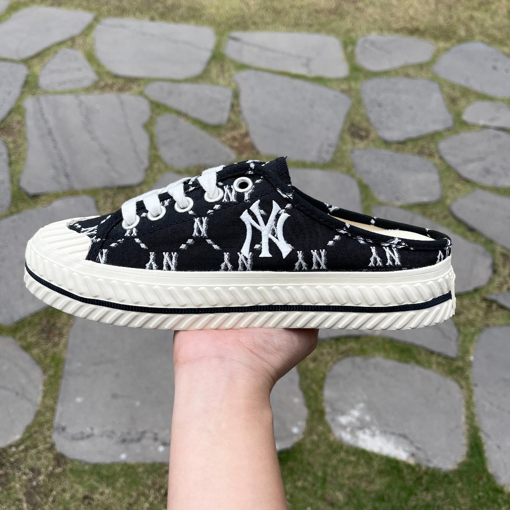 Giày MLB Playball Origin Mule Monogram chính hãng, sục MLB logo NY thêu họa tiết monogram
