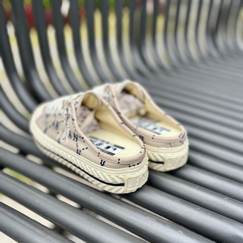 Giày MLB Playball Origin Mule Monogram màu nâu chính hãng, sục MLB đạp gót logo NY