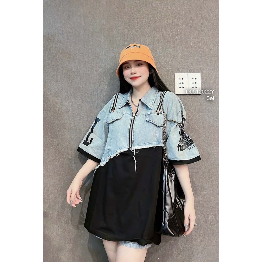 Set bộ 2 món áo kiểu thun phối jean cổ bẻ khóa kéo lưng in chữ kèm quần short! TOMBI SHOP