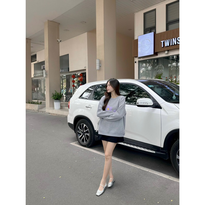 Áo Len - 8866 - Thêu 2 Bông Hoa Chữ
