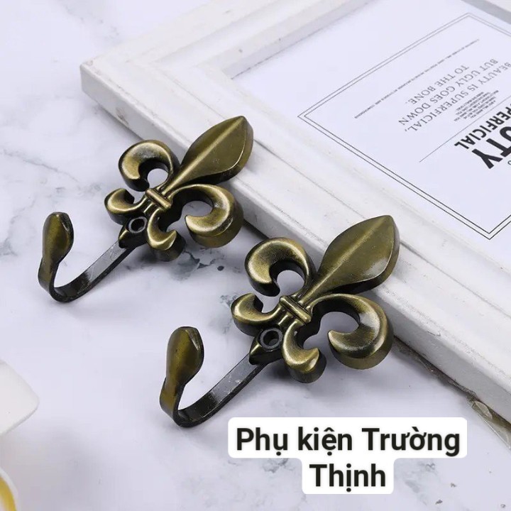 Núm vén rèm móc câu thiết kế nhỏ gọn, xinh xắn