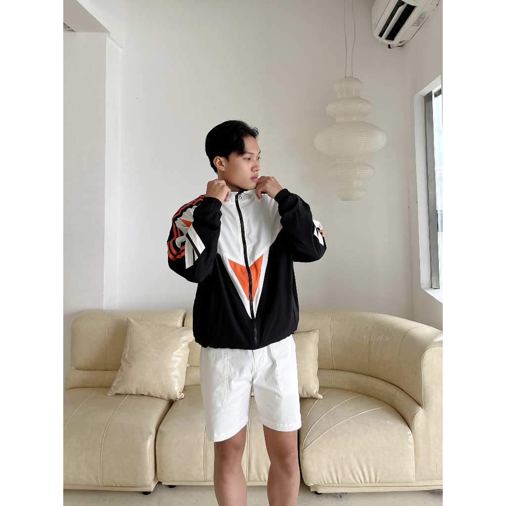 Áo khoác dù phom rộng unisex 5 CAPMAN màu đen phối trắng cam