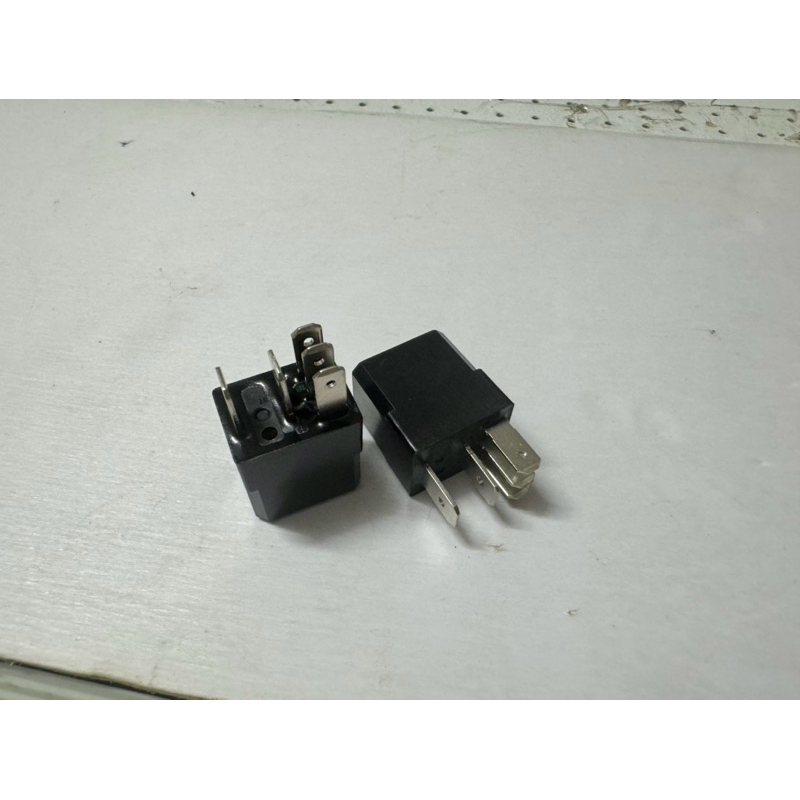 Relay 5 chân số lượng 1 cái