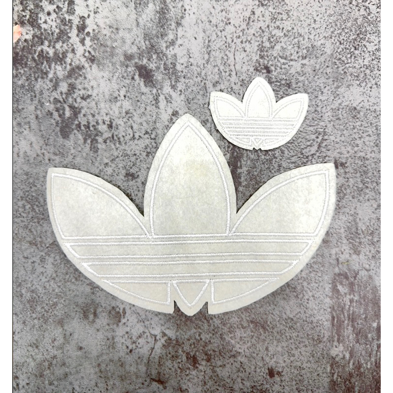 Sticker logo thêu ADIDA.S hoa màu be ủi nhiệt