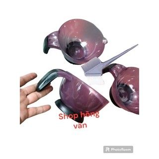 Chén đựng thuốc nhuộm và lược nhuộm cho salon tóc