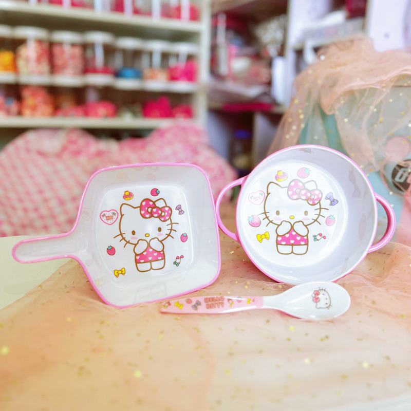 TÔ DĨA NHỰA CÓ TAY CẦM HELLO KITTY