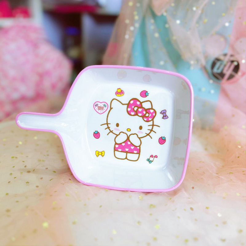 TÔ DĨA NHỰA CÓ TAY CẦM HELLO KITTY